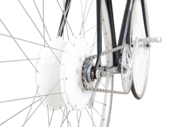 Il FlyKly Smart Wheel montato su una bicicletta