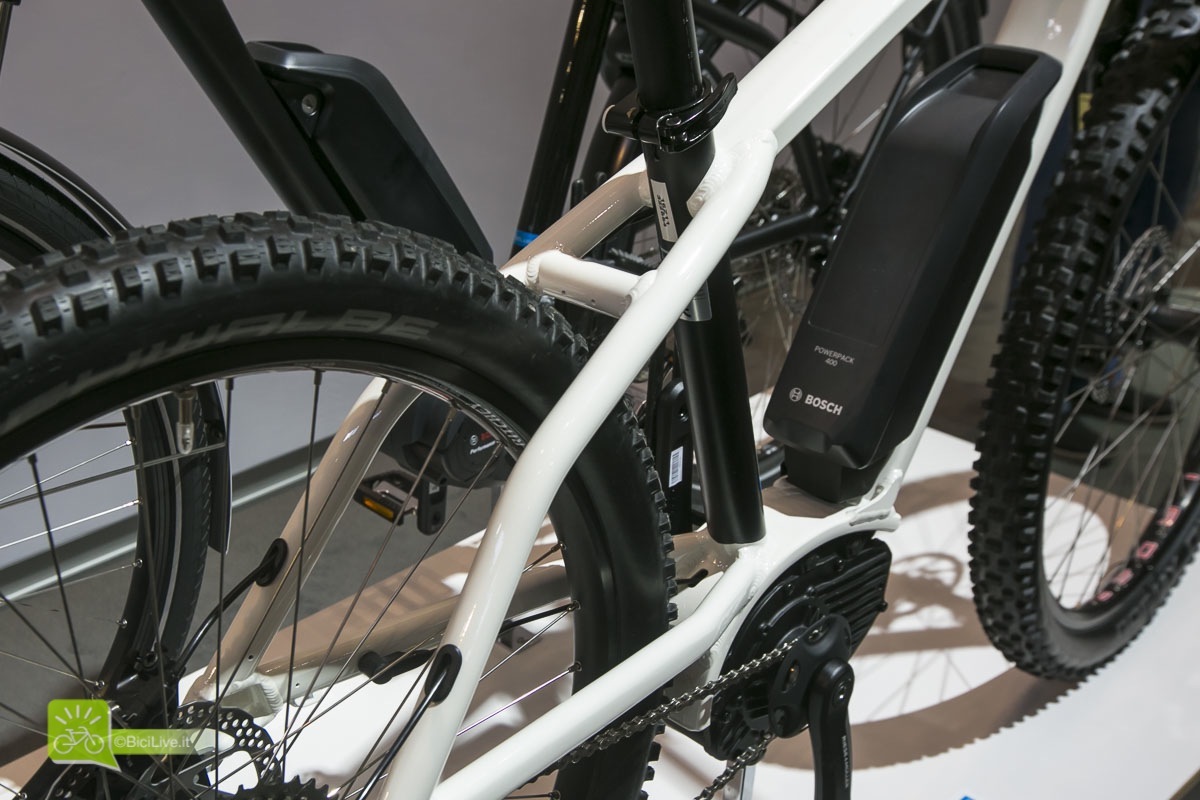 Eurobike_Riese_Muller_Charger_Blulabel_Bici_elettriche_touring_2016_2a.jpg