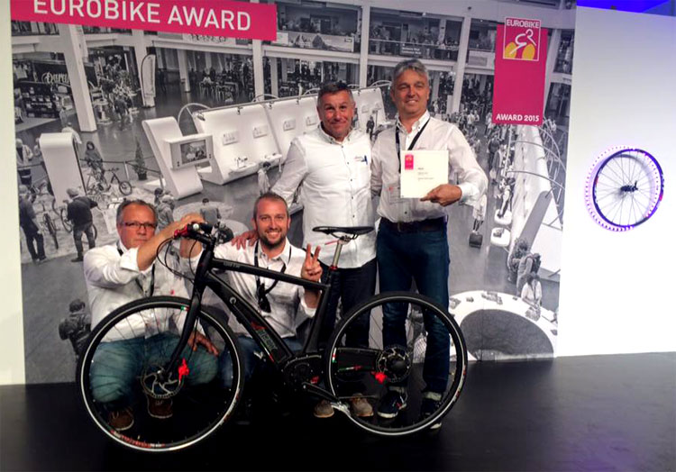 Una foto dell'azienda Neox premiata con l'Eurobike Award 2015