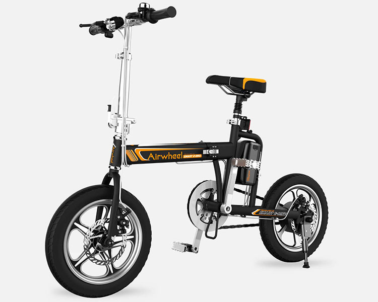 La bici pieghevole a pedalata assistita Airwheel R5 nella versione di colore nero