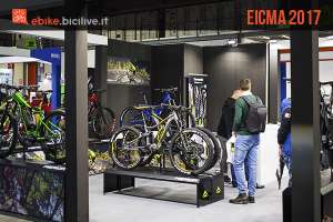 foto di uno stand di ebike alla fiera eicma 2017