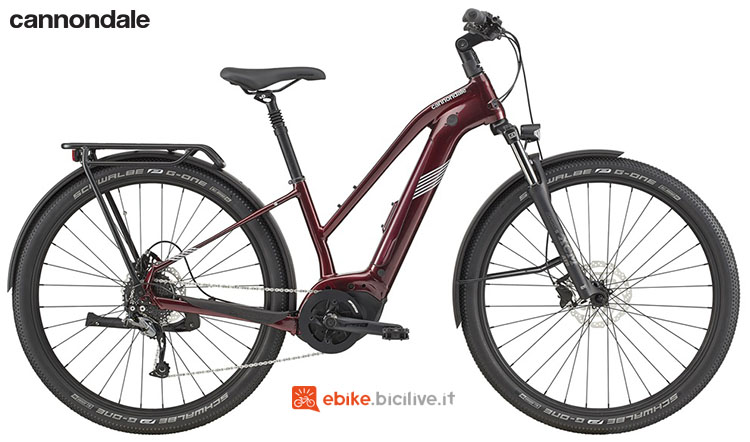 Una bici elettrica da trekking Cannondale Tesoro Neo X 3 Remixte