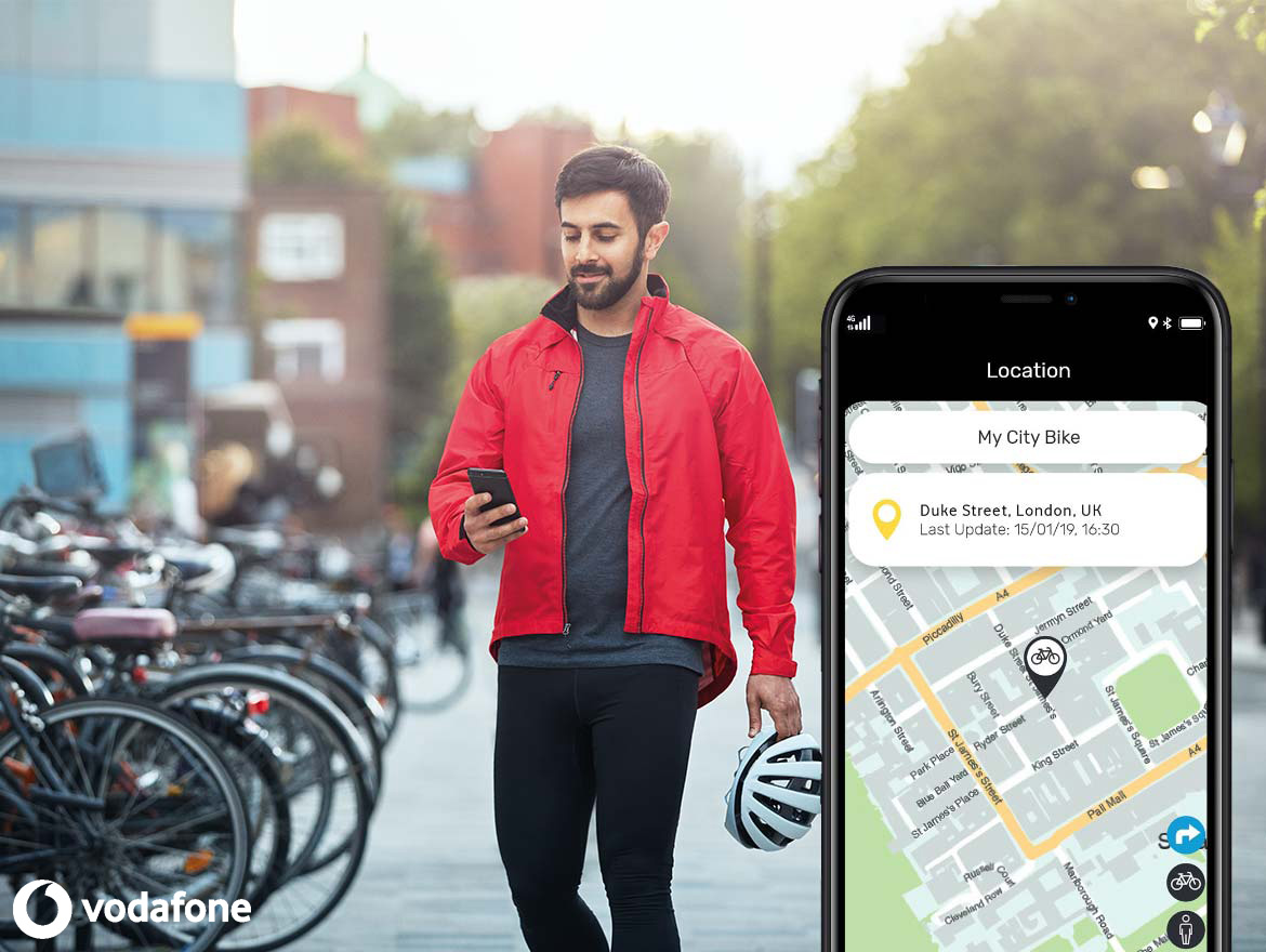 Il dispositivo di sicurezza bici V-Bike Smart by Vodafone in azione