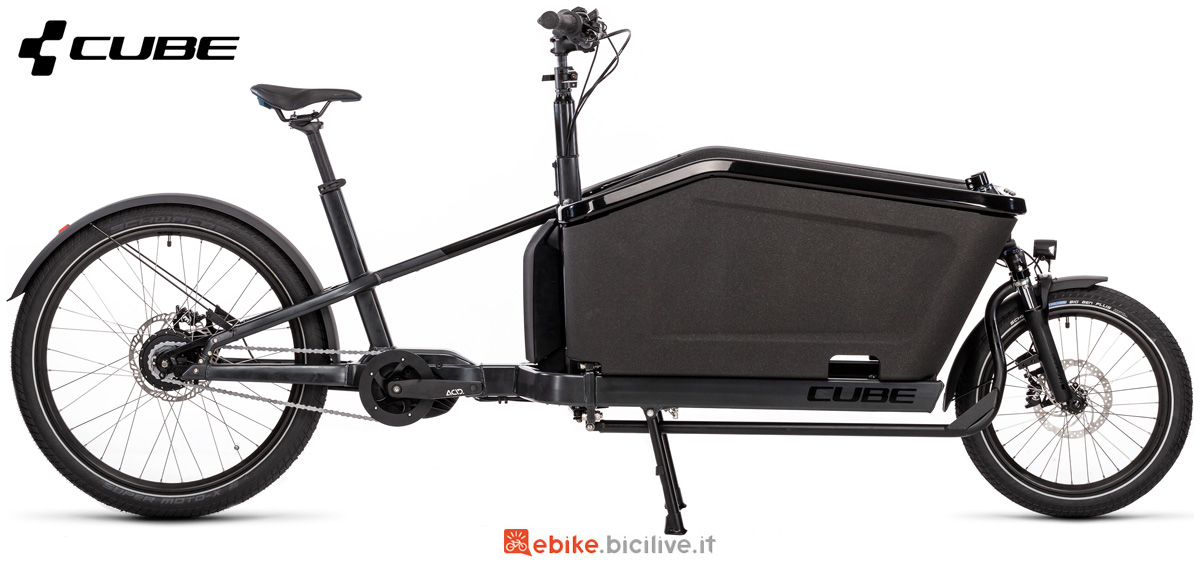 Una cargo bike elettrica a pedalata assistita Cube Cargo Dual Hybrid