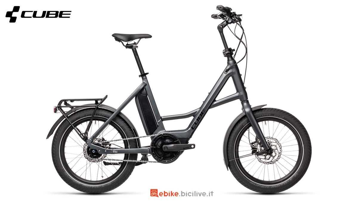 Una bici elettrica compatta per la città Cube Compact Hybrid