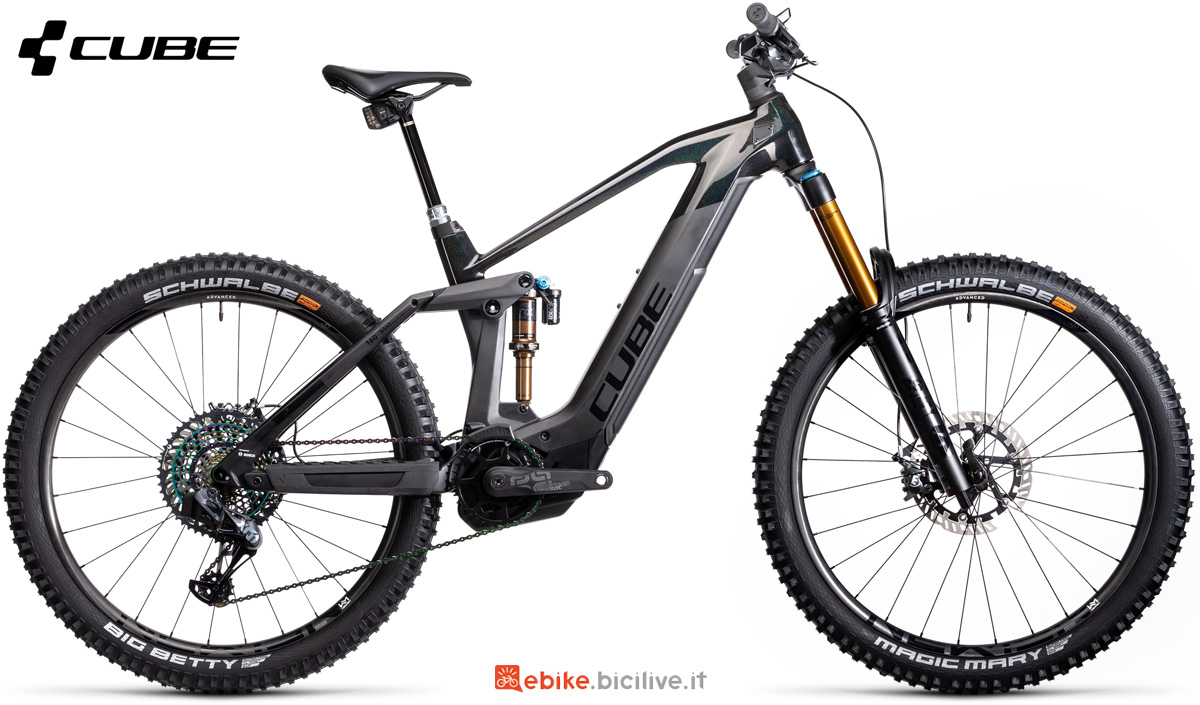 Una mountain bike elettrica biammortizzata Cube Stereo Hybrid 160 C:62 SLT 625 27.5 Nyon anno 2021