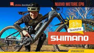 Foto di Claudio Riotti con l'ebike Merida eONE Sixty nel test della drive unit Shimano Ep8