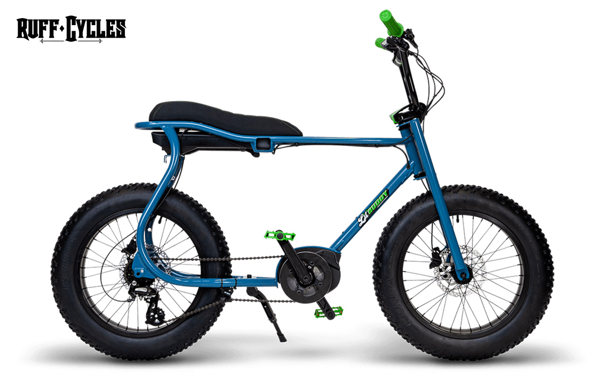 La nuova fatbike elettrica Ruff Cycle Lil' Buddy 2021 con ruote da 20" vista lateralmente