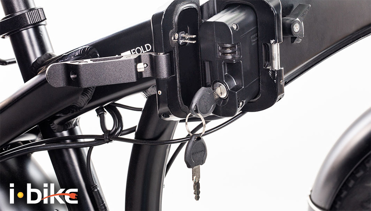 Dettaglio della batteria interna della nuova bici elettrica pieghevole Ibike Fat Fold Pro 2021