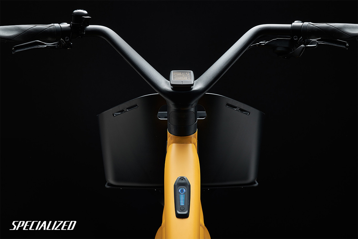 Dettaglio del manubrio della nuova city bike elettrica Specialized Turbo Como 2021