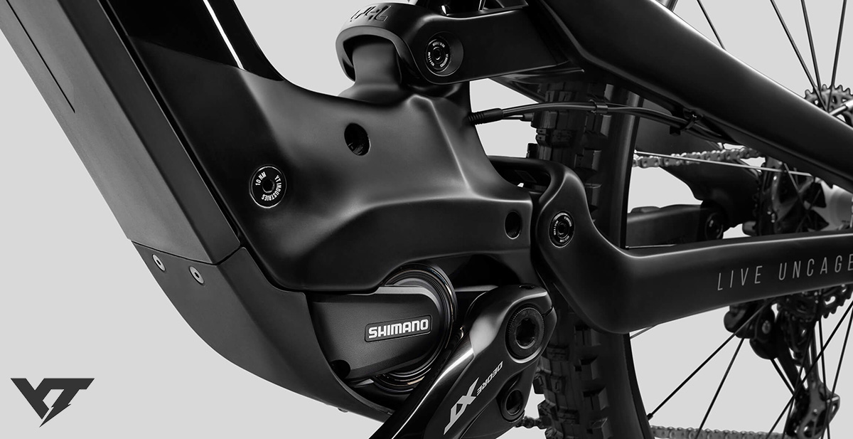 Dettaglio del motore Shimano montato sulle nuove emtb YT Decoy 2021