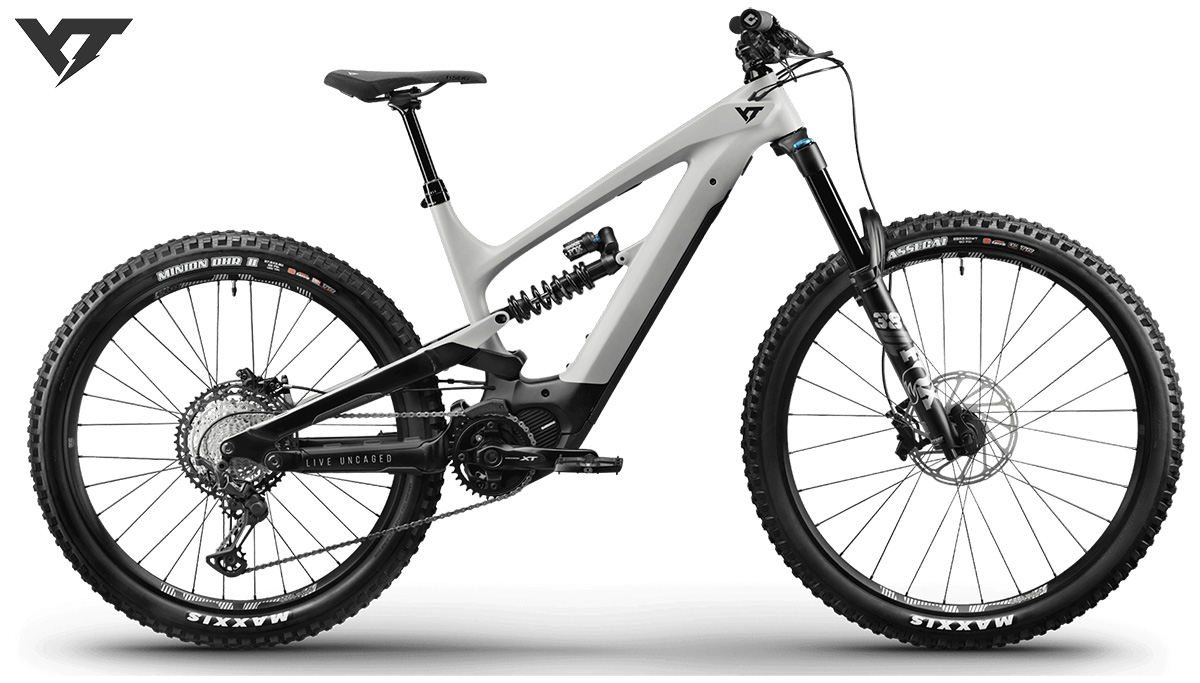 La nuova mountainbike elettrica YT Decoy Shred 2021 vista lateralmente