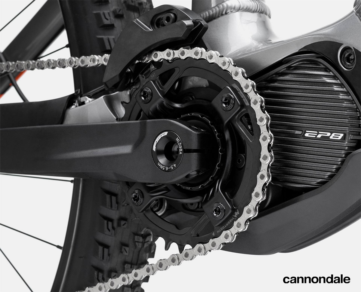Dettaglio della trasmissione e del motore Shimano EP8 montati sulla Cannondale Moterra Neo 4 2022
