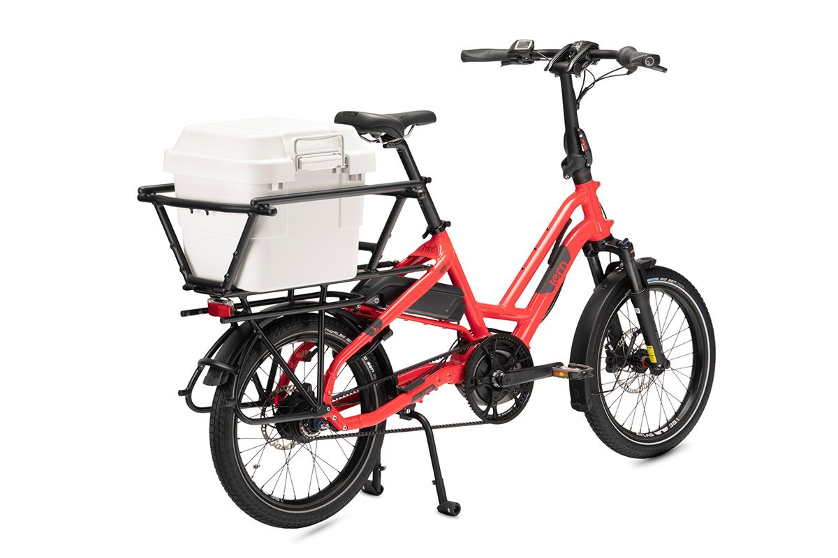 La Clubhouse Mini montata sul portapacchi posteriore di una e-bike cargo usata per trasportare un oggetto