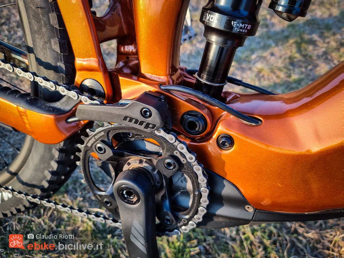 Foto della corona della mountain bike elettrica Giant Trance E+ 1 2022