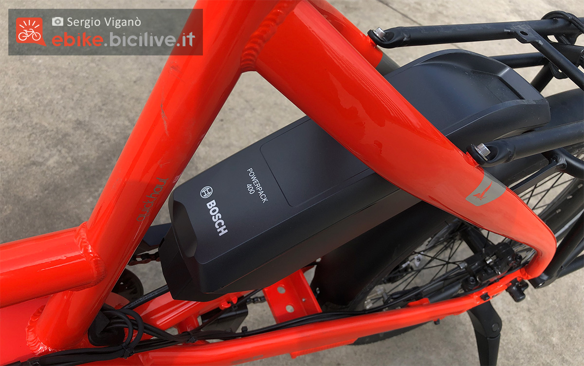 Dettaglio della batteria montata sulla nuova bici elettrica cargo Tern Quick Haul D8 2022 testata da BiciLive