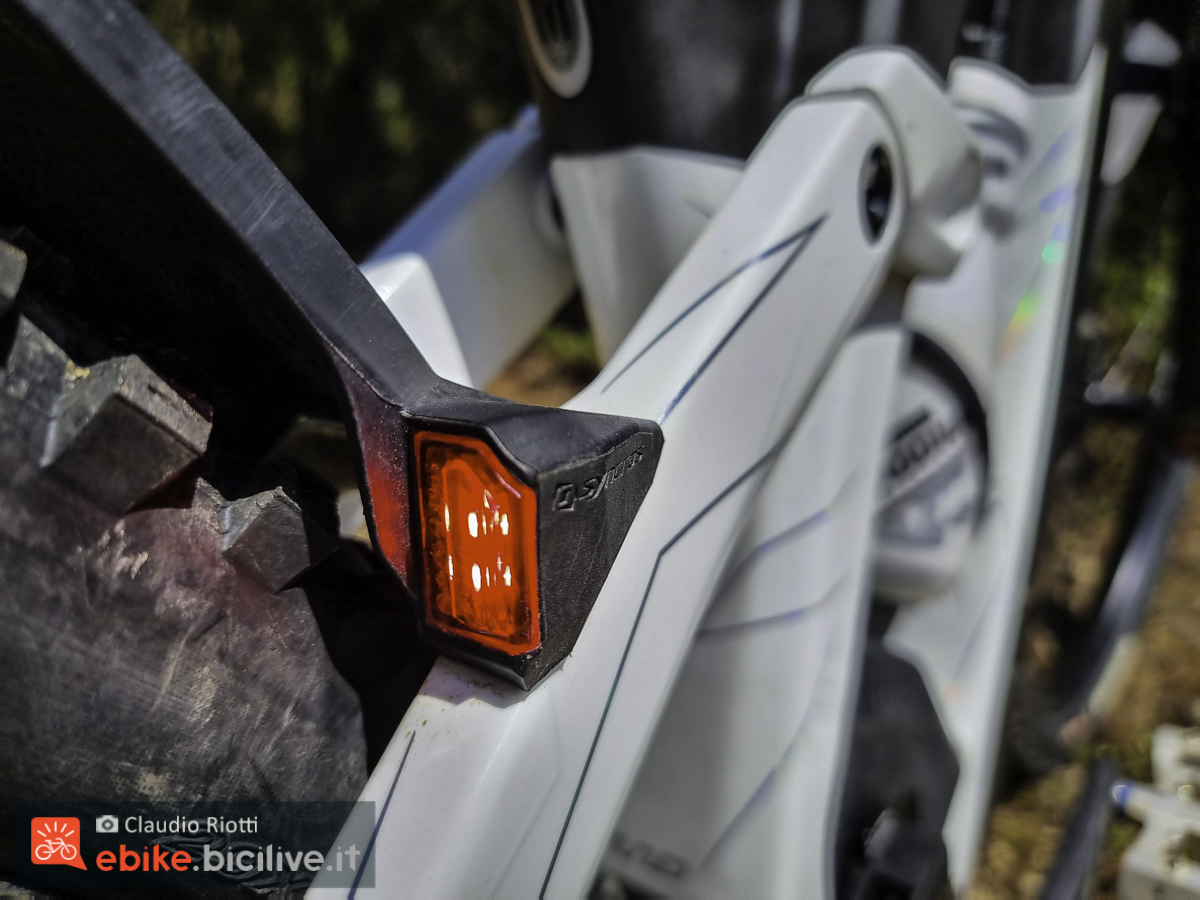 Foto della luce posteriore della mountain bike elettrica Scott Patron