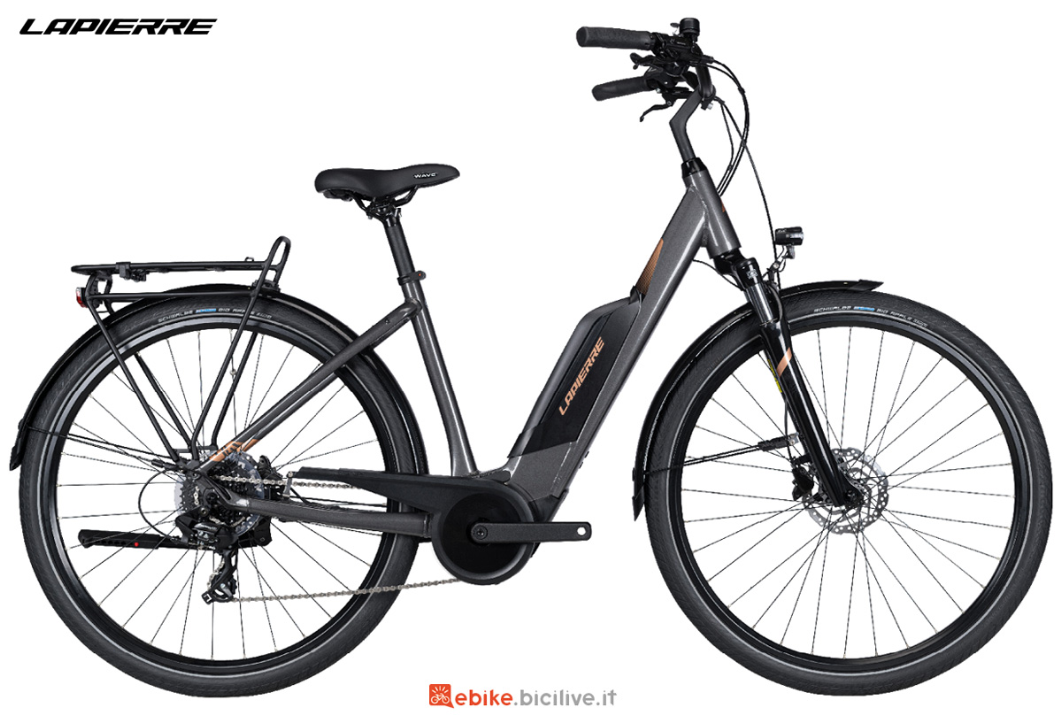 Una bicicletta a pedalata assistita Lapierre E-Urban 3.4