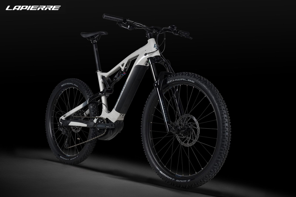 Una mountain bike full suspension elettrica Lapierre Overvolt TR 3.5