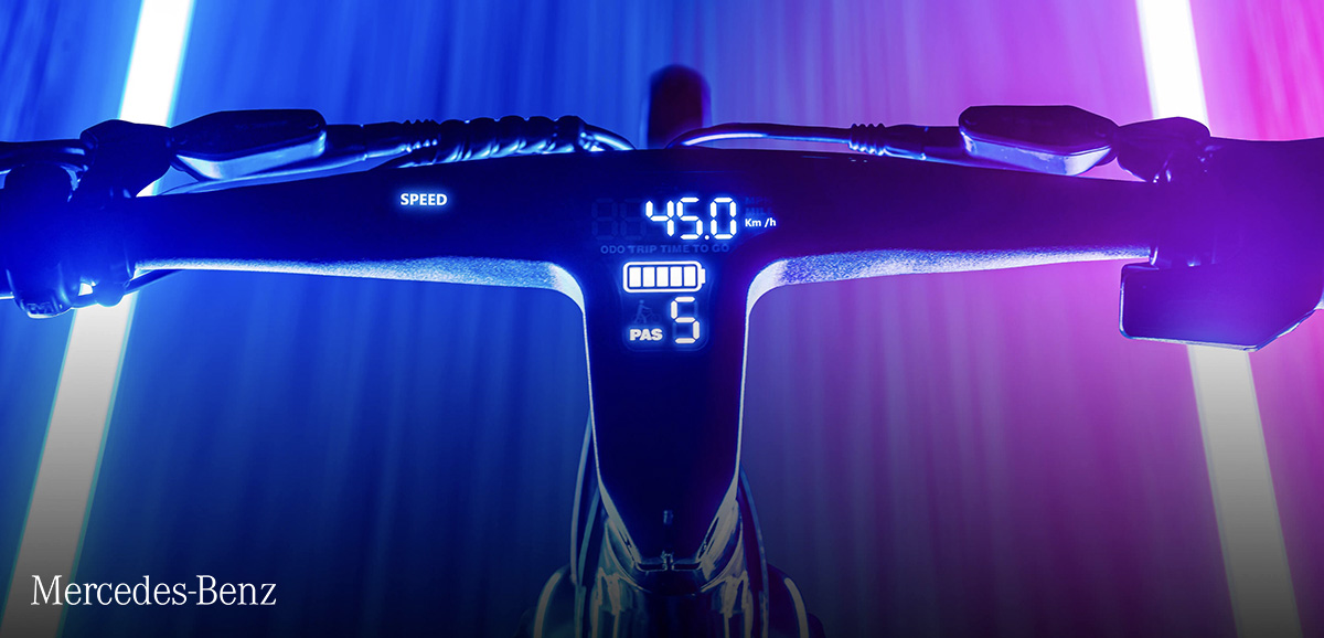 Dettaglio del display integrato nel manubrio della nuova bici elettrica pedelec Mercedes N Plus Bike 2023