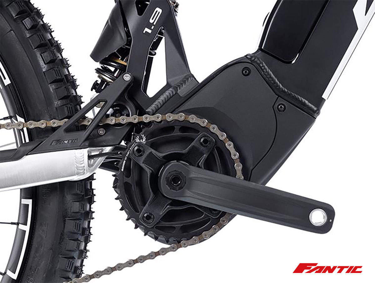 Dettaglio del motore elettrico montato sulla nuova mountainbike elettrica Fantic Integra XEF 1.9 Racing Limited 2023
