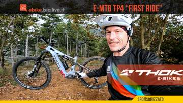 Foto di Claudio Riotti durante il test della eMTB Thok Tp4.