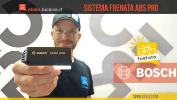 Foto di Claudio Riotti durante il test del sistema di frenata intelligente Bosch ABS PRO