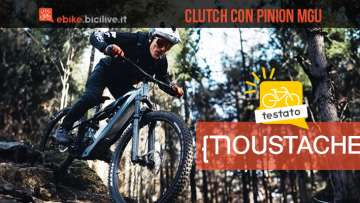 Foto di Claudio Riotti durante il test della emtb CLUTCH di Moustache.