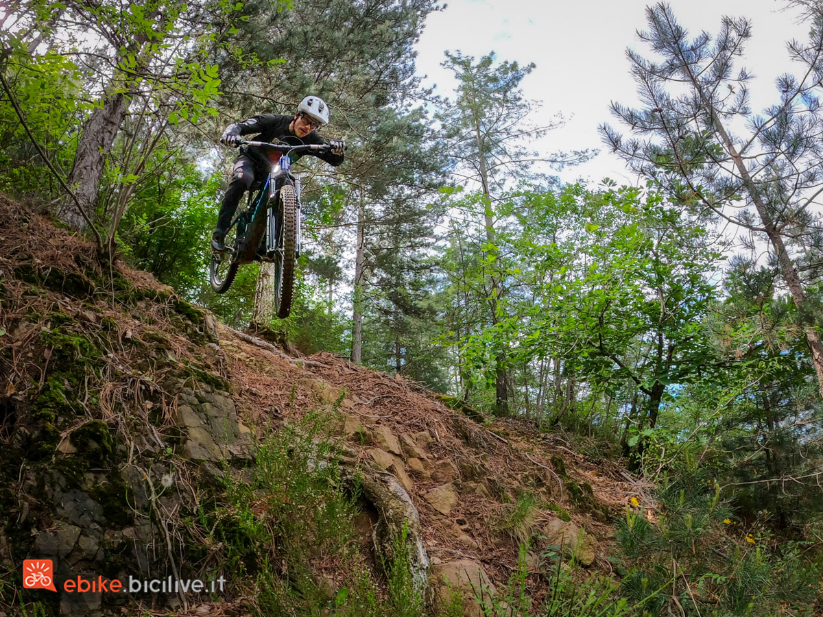 Foto di Claudio Riotti durante il test della e-MTB GHOST E-RIOT CF LTD 2025.