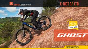 Foto di Claudio Riotti durante il test della e-MTB GHOST E-RIOT CF LTD 2025.