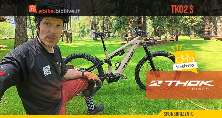 Foto di Claudio Riotti durante il test della eMTB THOK TK02 S in Trentino.