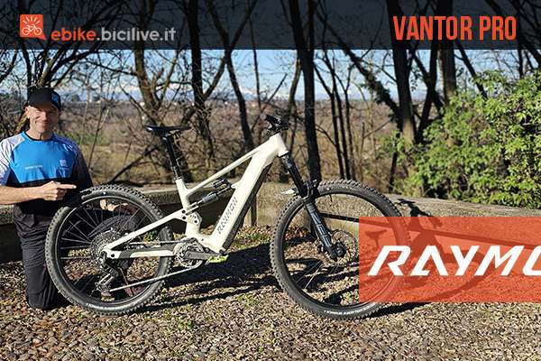 Foto di Claudio Riotti durante il test della eMTB Raymon Vantor Pro.