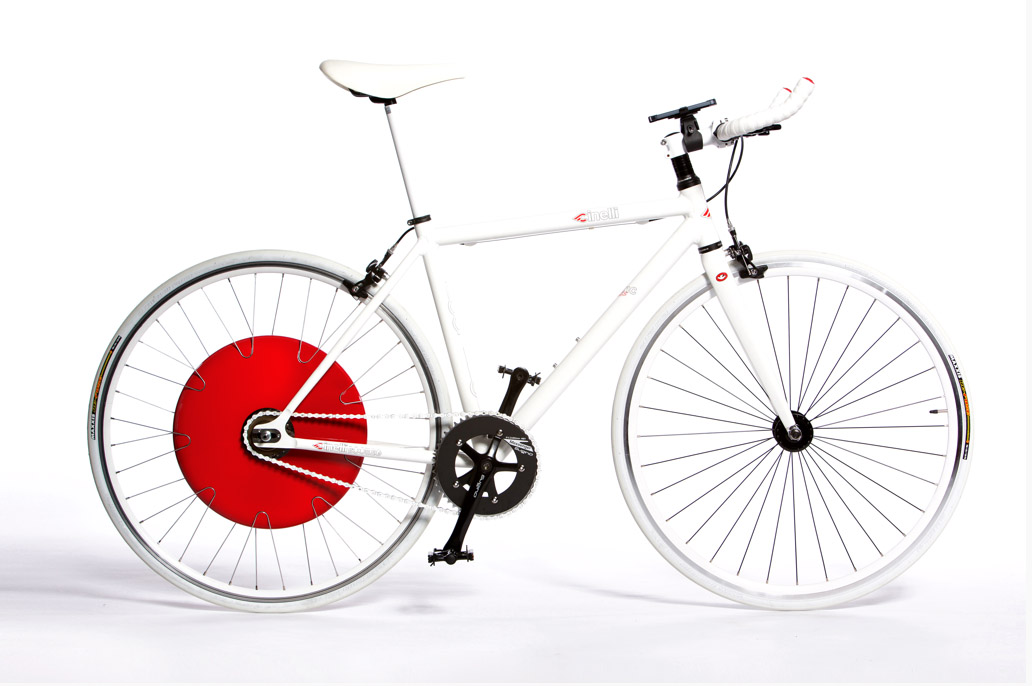 Una bicicletta convertita in eBike grazie alla Copenaghen Wheel, kit all-in-one