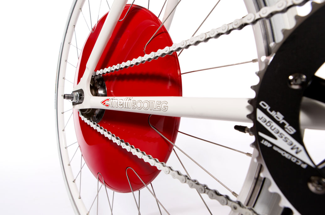 Una bicicletta convertita in eBike grazie alla Copenaghen Wheel, kit all-in-one